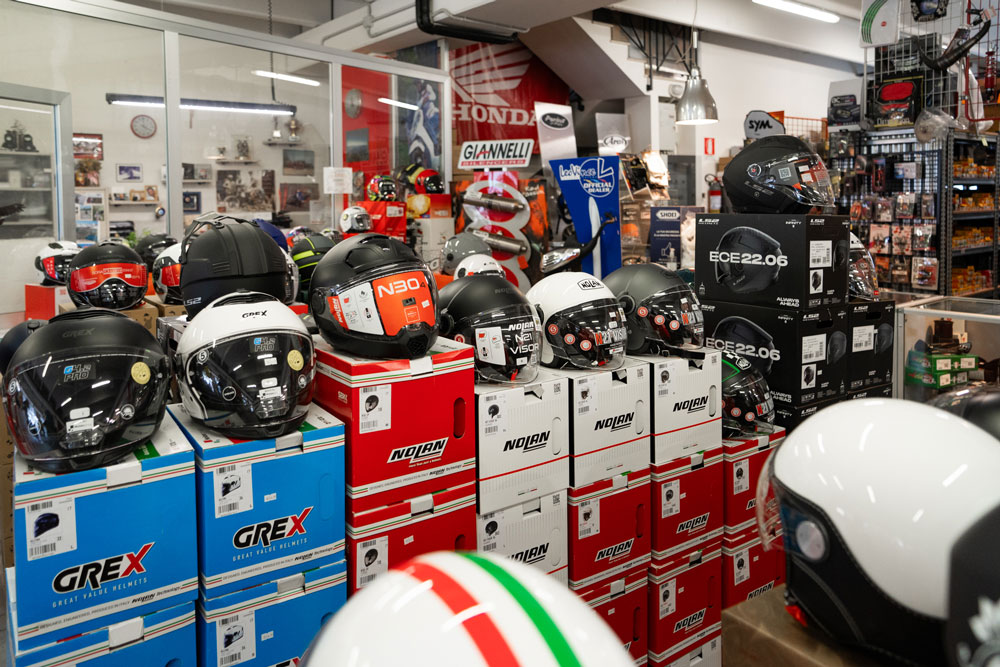 Motoshopping Bosetti – Vendita Caschi e Abbigliamento Motoshopping Bosetti - Vendita Caschi e Abbigliamento